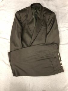 新品　未使用　セットアップスーツ サイズL モスグリーン織柄　２つボタン　ノーベンツ　2タック　ゆったり暖か厚手生地毛100% 日本製