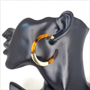 [EARRING] Tortoiseshell Gold Hoop 鼈甲 ベッコウ 柄 & ゴールド 帯 デザイン φ50mm リング C形 フープ スタッド ピアス 【送料無料】