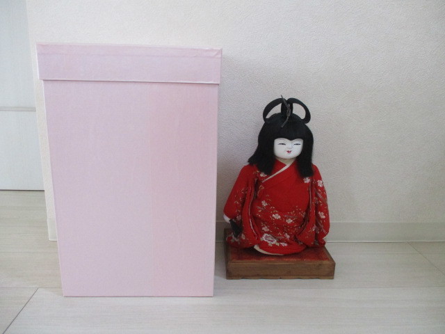 ◆Auteur antique Yosuke Tanimoto Poupée japonaise Kimono brodé de pivoines et de fleurs de cerisier en crêpe rouge ◆Poupées Hina Outils Hina Poupées costumées ◆Poupées Ichimatsu◆, poupée, poupée de personnage, poupée japonaise, autres