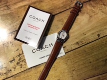 AK610 冊子ギャラ付 良品程度 COACH コーチ SWISS MADE シルバー ステッチロゴ入純正茶革ベルト0218 クオーツ レディース 腕時計_画像1