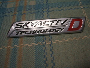 マツダ SKYACTIV D のリアエンブレム