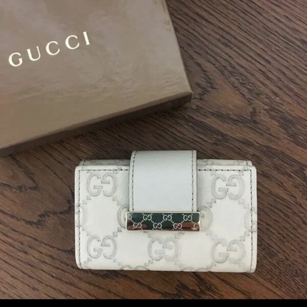 美品 GUCCI グッチ　キーケース