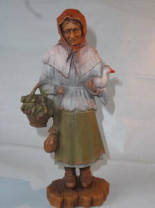 西ドイツ ビンテージ アヒル バスケットを持つ女 木彫り風 プラスチック 人形 フィギュア 置物 雑貨 アンティーク シリアルナンバー 87/16 