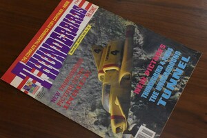 B0242 「THUNDERBIRDS THE COMIC」 サンダーバード　 古本　雑誌 マガジン　英国　特撮　テレビ番組　模型　ロケット