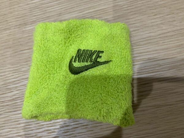 NIKE ナイキ　蛍光グリーン　リストバンド　古着　vintage