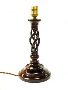 Art hand Auction Openwork Twisted Wooden Lamp Stand, One-of-a-kind Table Light, Table Light, Handmade, For Those Who Love Antique Furniture 064, illumination, table lamp, table stand