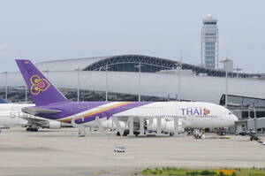 D【航空機写真】Ｌ版１枚　タイ航空　A380　関西空港