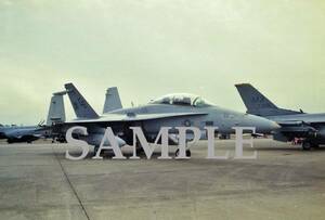 F[ aircraft photograph ]L version 2 sheets America navy F/A-18 Hornet new rice field . basis ground 