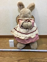 (s102k）昭和レトロ 大きなうさぎのぬいぐるみ 椅子付き 大型 当時物 ビンテージ アンティーク ジャンク 詳細不明_画像2