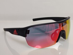 アディダス zonyk aero midcut basic サングラス