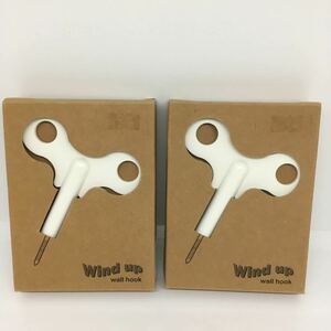 廃盤品◆オモシロ雑貨【ゼンマイねじ型 WIND UP WALL HOOK ワインドアップ ウォールフック 白×2個】DIY壁掛けフック