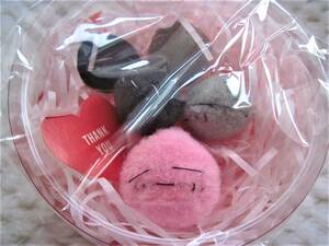 AM雑貨■あゆまんじゅう。ギフトBOX ピンク チョコ色 ポンポン飾り 癒し バレンタイン 手工芸 ハンドメイド オリジナル かわいい もこもこ