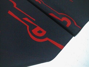 着物はぎれ(古布)　化繊縮緬　黒に赤幾何紋　（35x217,25x100cm)