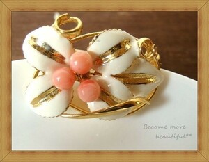 *3 bead. coral pink /... real * gold × white leaf * elegant plant motif brooch *28