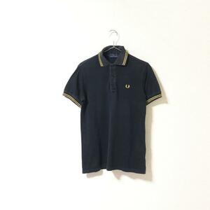 ★FRED PERRY フレッドペリー★メンズ ワンポイント刺繍 鹿の子 半袖 ポロシャツ UK スキンズ パンク 黒 金 size S 管:B:02