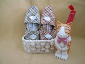 *seto craft ceramics made slippers .( cat ) exhibition goods M5609..