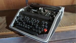 稼働品 olivetti オリベッティ アンティーク 昭和レトロ オリベッティタイプライター タイプライター