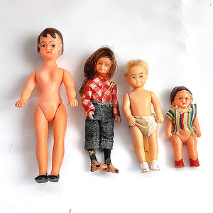 ヴィンテージ　1960年頃のドイツの人形　ドールハウスの人形