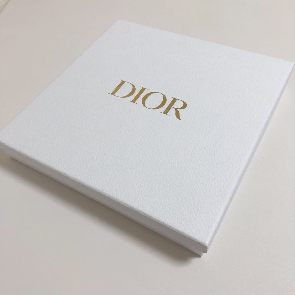 Dior 空箱の値段と価格推移は？｜64件の売買情報を集計したDior 空箱の 