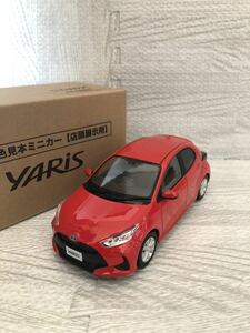 1/30 トヨタ 新型ヤリス YARIS 非売品 カラーサンプル ミニカー 最新モデル　コーラルクリスタルシャイン