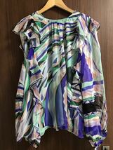 新品タグ付きエミリオプッチemilio pucci フリルブラウスIT40 シルク100%トップス　プッチ柄　エレガント_画像1