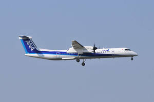 飛行機　デジタル画像 DHC8-Q400 プロペラ機 ANA 1