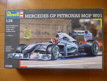 希少・新品・未開封／1/24　MERCEDES　GP　W01　1箱／レベル　REVELL　ドイツレベル　R07098　PETRONAS　ミハエル・シューマッハ_画像1