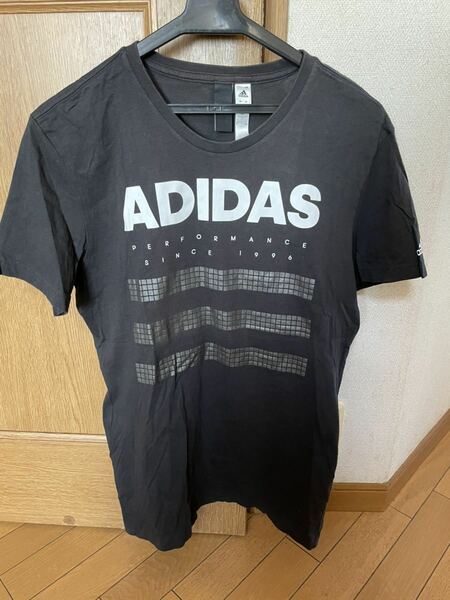 adidas(アディダス)PERFORMANCEロゴ　デザインTシャツ