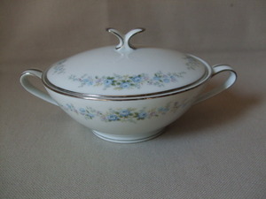 プレミアノリタケ Noritake / ROSEBERRY ローズベリー / シュガーポット /蓋付砂糖壺 /日本製 /ビンテージ中古品 / 青い薔薇