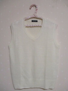 * NAVY * pretty V neck the best *140.* eggshell white 10207