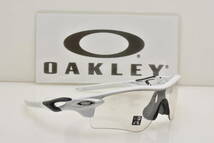 ★新品・正規品！OAKLEY オークリー oo9206-6938 RADAR LOCK PATH レーダーロックパス PHOTOCHROMIC ホワイトアウト 調光★ _画像3