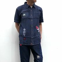 参丸一 サンマルイチ 蛙（カエル）水紋金魚 刺繍 和柄アロハシャツ　[SSH-80028 Navy] 日本製冷涼レーヨン生地 L サイズ_画像2