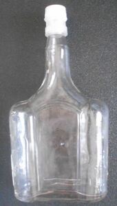 酒ボトル 焼酎入れ容器 空き瓶 透明ガラス瓶 蓋有り 強化ガラス材質 割れにくい酒瓶 キャップ付き 時代産地不明 長首タイプ 空容器 中古1点