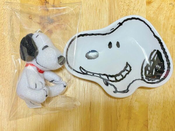 SNOOPY スヌーピー　 ぬいぐるみ キーチェーン マスコット　スヌーピー小皿