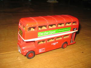 WELLYue Lee. London bus 
