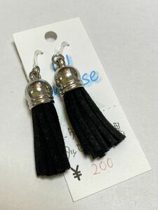 ハンドメイド★タッセルピアス　黒(582)値下げ