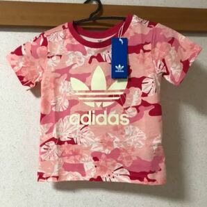 adidas 総柄Tシャツ