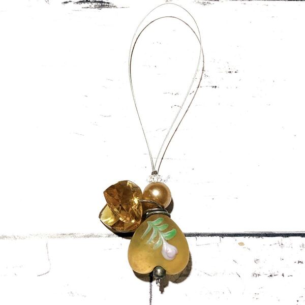 新品 ハンドメイド*ストラップ*お花 フラワー*天然石風*ハート*キーホルダー*黄色 ST_N4