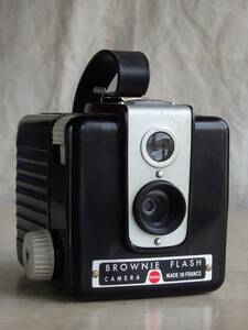 フランスアンティーク　カメラ　レザーケース付き コダック KODAK BROWNIE FLASH ビンテージ made in france 古道具 蚤の市 