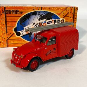 【Collection Citroen 2CV 】シトロエン 2CV AZU 消防車1955 1/43