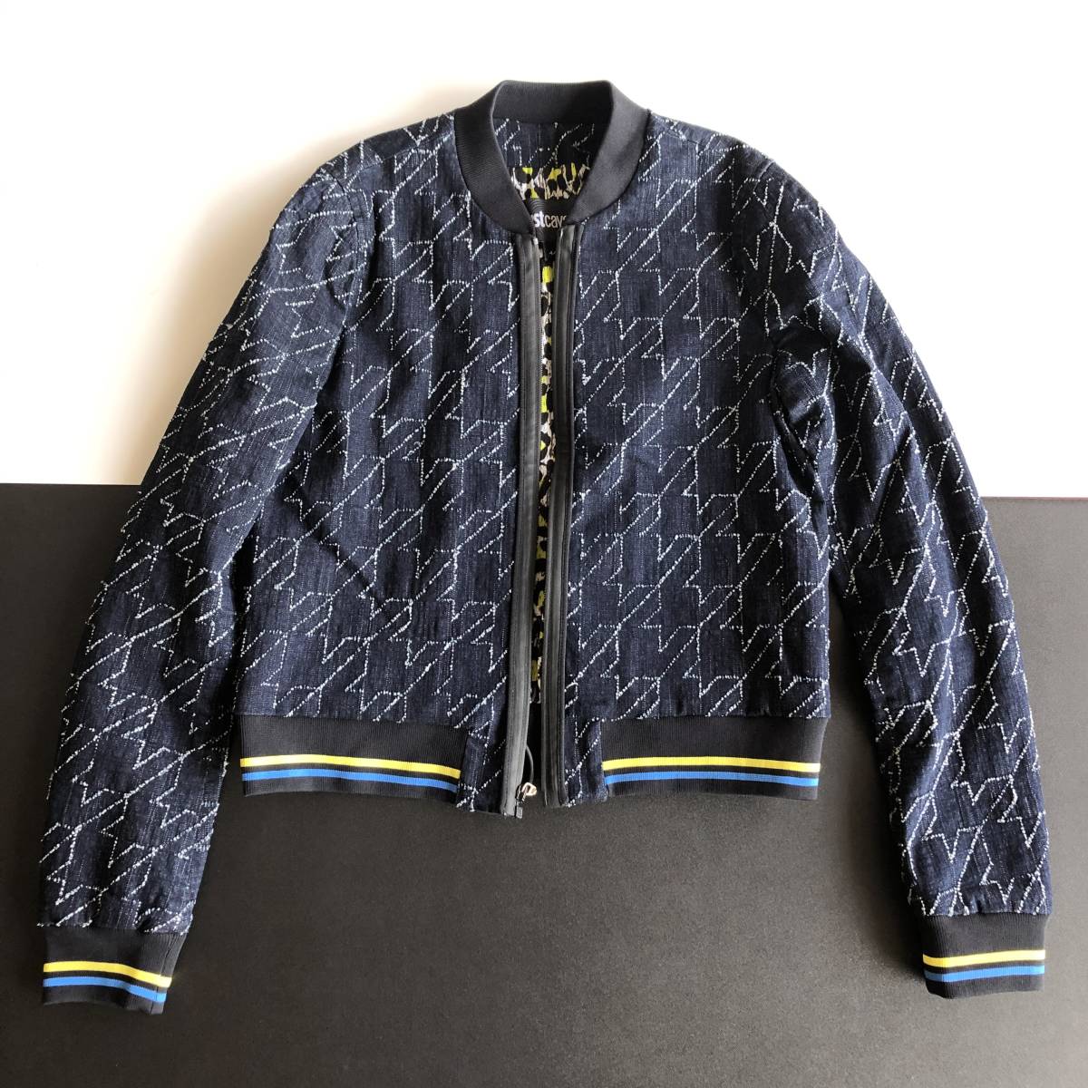 新品未使用タグ付き Just cavalli 中綿入り ボンバーブルゾン 42
