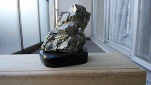 ◆黄鉄鉱 パイライト 原石 木製台付 重量1291g 鑑賞石 天然鉱石 ：床の間にも！！