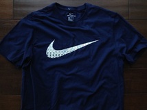 【既決USA】NIKE・ ナイキ@完売胸元【NIKE】ロゴ入半袖Tシャツ【Nike Men's Swoosh Logo Short T-Shirt】紺 x White @@M_画像3