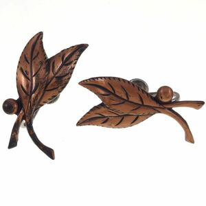 A3054*kopa- tone. leaf motif. Vintage earrings *