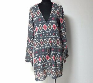 [pink flop] Lobb and Kelly * made in Japan * dark gray . pink other total pattern * long sleeve *V neck tunic *S size!