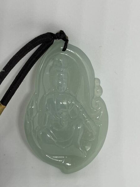 本翡翠 天然A貨　アイスジェイダイト (Jadeite)ペンダント　観音菩薩像 ミャンマー産 氷ヒスイ 無人工着色 無化学加工　縁起物 お守り