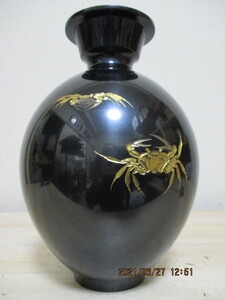 K19-201ふ　花瓶　銅製　蟹の絵柄　中古　高さ約21.2ｃｍ　（T3-1)