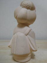 N118-2S　女子の人形　陶器　中古　高さ約13.2ｃｍ　（F5-左）_画像6