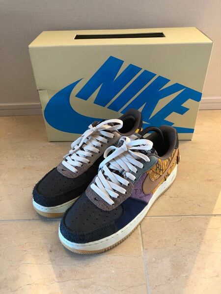 TRAVIS SCOTT × NIKE AIR FORCE 1 LOW