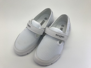 CWA1017　新品　シューズ　靴　介護　看護　メッシュ　軽量　22.5cm　ホワイト